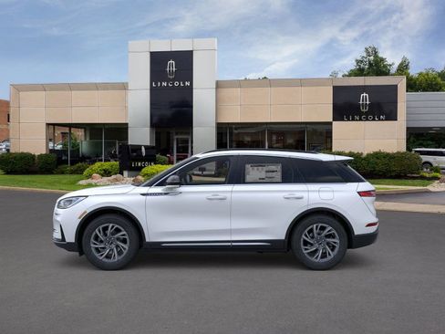 New 2026 Lincoln Corsair Premiere image 4