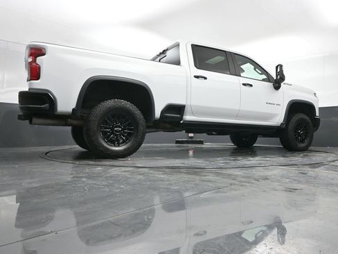 Used 2024 Chevrolet Silverado 2500 ZR2 w/ Technology Package image 46