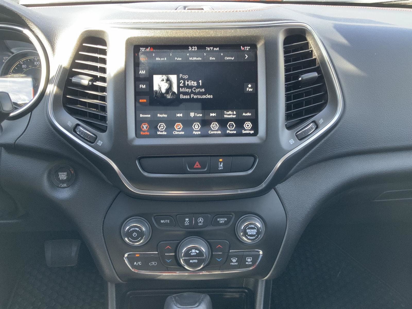 Used 2022 Jeep Cherokee Trailhawk AWD/4WD image 30
