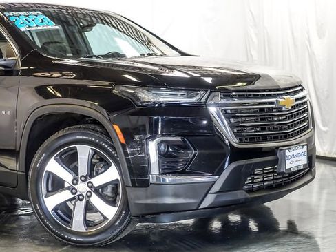 Used 2023 Chevrolet Traverse LT w/ LT Premium Package AWD/4WD image 3