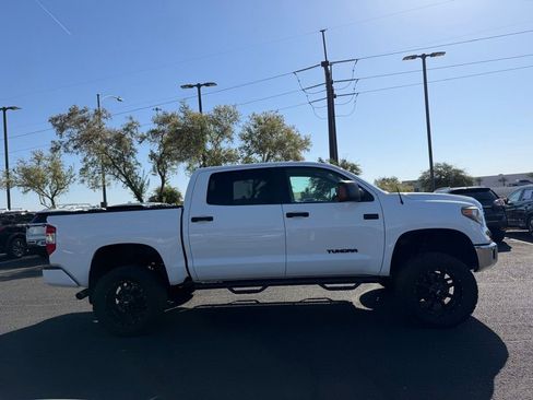 Used 2019 Toyota Tundra SR5 w/ Convenience Package AWD/4WD image 4