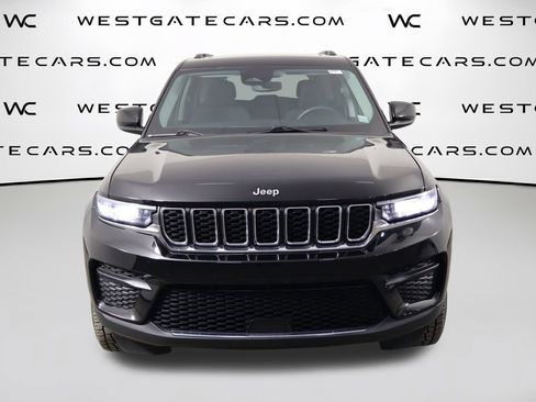 Used 2023 Jeep Grand Cherokee Laredo w/ Luxury Tech Group I AWD/4WD image 2