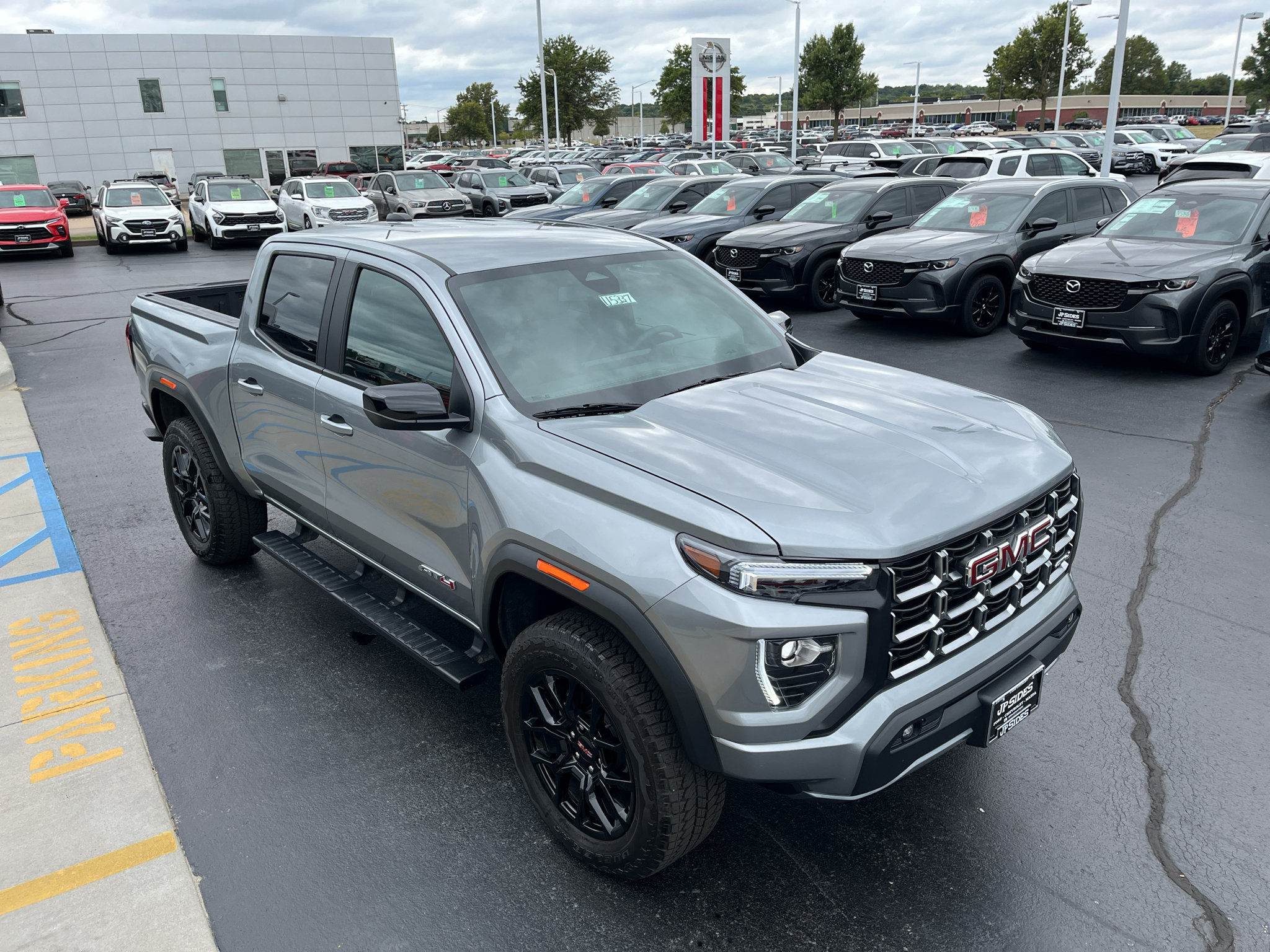 Used 2025 GMC Canyon AT4 AWD/4WD image 7