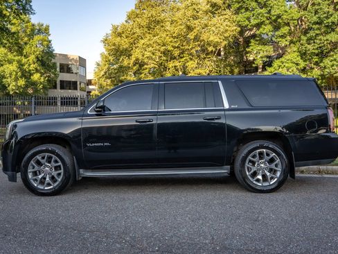 Used 2015 GMC Yukon XL SLT w/ Open Road Package RWD image 9
