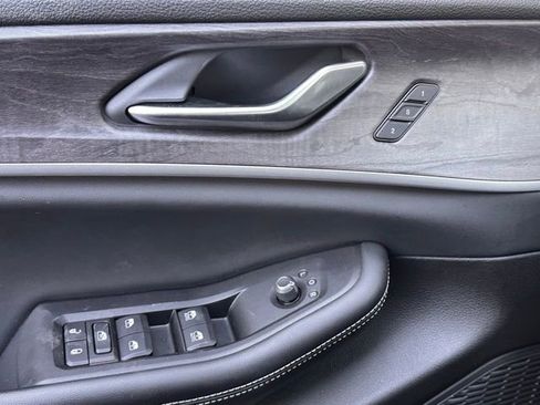 Used 2023 Jeep Grand Cherokee L Limited w/ Black Appearance Package image 19