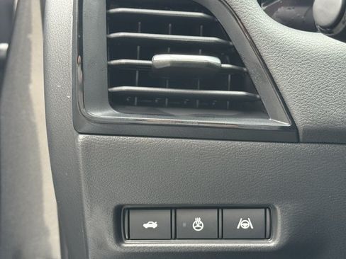 New 2026 Nissan Sentra SR w/ SR Premium Package FWD image 12