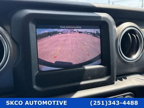 Used 2020 Jeep Wrangler Unlimited Sahara image 16