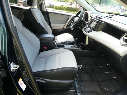 Used 2018 Toyota RAV4 XLE image 18