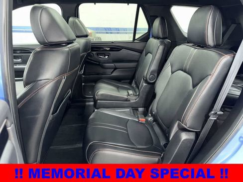 Used 2025 Honda Pilot TrailSport image 17