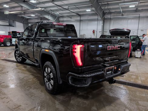 Used 2025 GMC Sierra 3500 Denali image 4