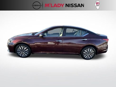Used 2024 Nissan Altima 2.5 SV image 7