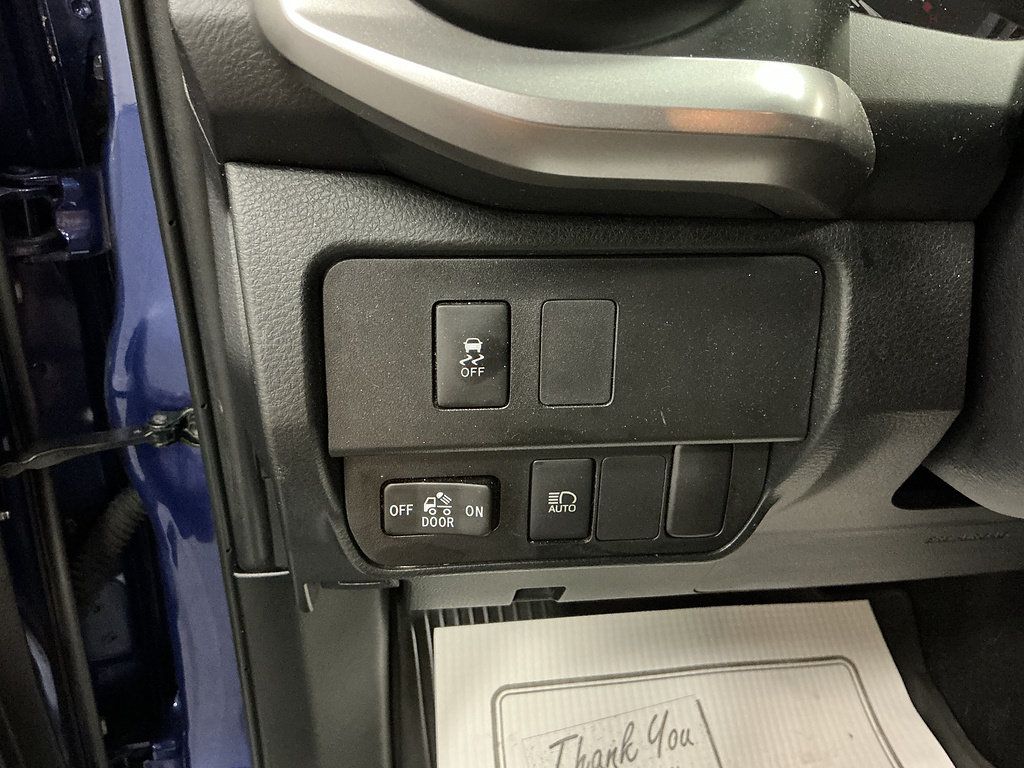 Used 2022 Toyota Tacoma SR5 w/ Black Out Package (TMS) AWD/4WD image 11