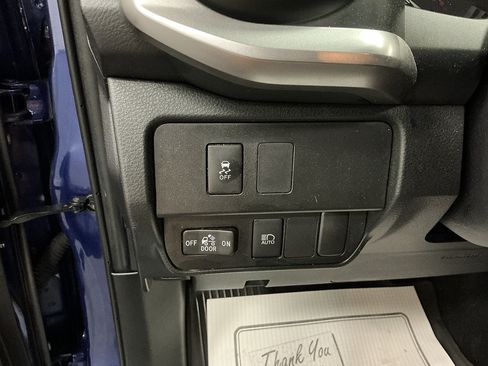 Used 2022 Toyota Tacoma SR5 w/ Black Out Package (TMS) AWD/4WD image 11