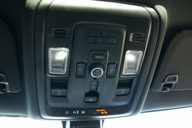 Used 2022 Chevrolet Suburban RST w/ Sport Performance Package AWD/4WD image 24
