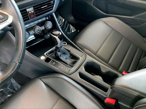 Used 2024 Volkswagen Jetta SE FWD image 17