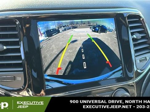 Used 2022 Jeep Grand Cherokee Laredo X image 16