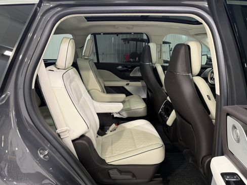 Used 2022 Lincoln Aviator Black Label AWD/4WD image 12