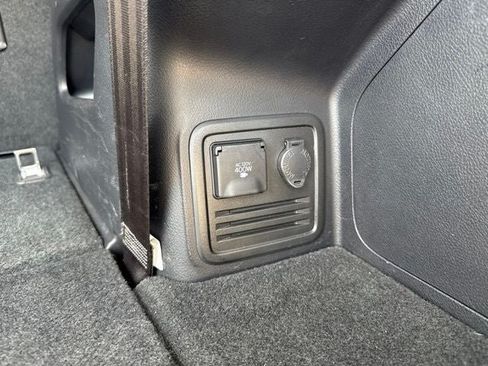 Used 2018 Toyota 4Runner SR5 AWD/4WD image 14