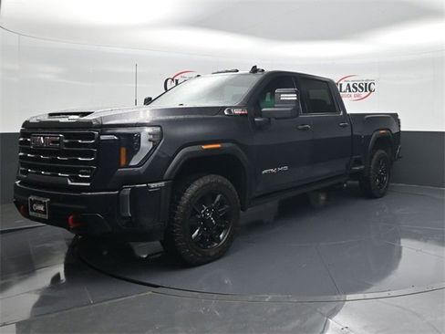 Used 2024 GMC Sierra 2500 AT4 w/ AT4 Premium Plus Package image 3