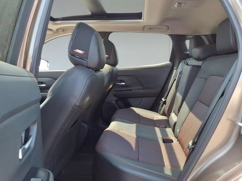 Used 2025 Nissan Kicks SR w/ SR Premium Package FWD image 11