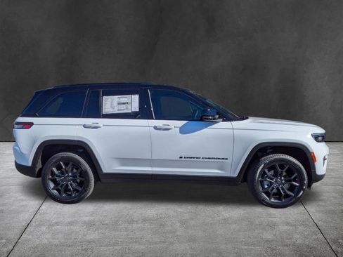New 2025 Jeep Grand Cherokee Limited image 3