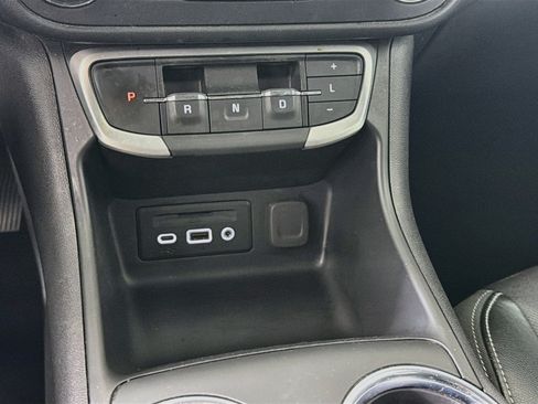 Used 2023 GMC Terrain SLT FWD image 23