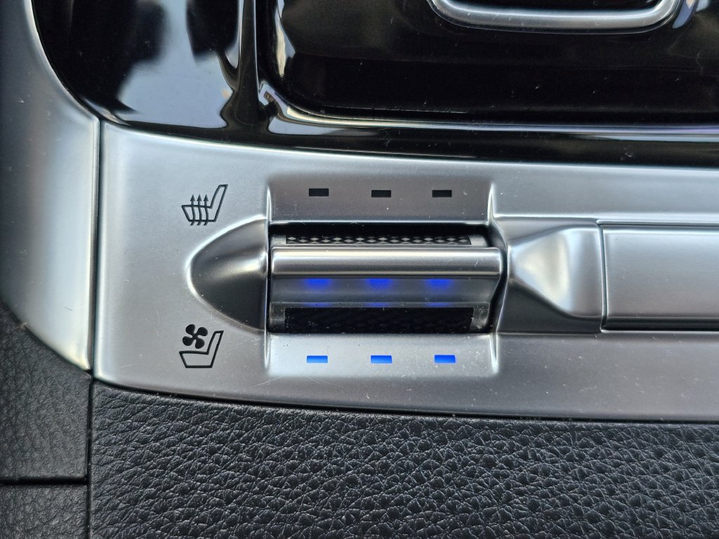 Certified 2024 Kia Carnival SX FWD image 31