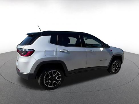 Used 2025 Jeep Compass Trailhawk AWD/4WD image 15