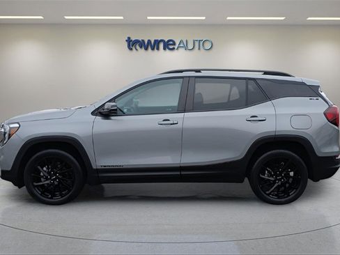 Used 2023 GMC Terrain SLE w/ Driver Convenience Package image 2