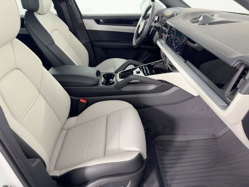 Used 2026 Porsche Cayenne E-Hybrid image 30