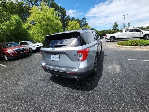Used 2022 Ford Explorer XLT w/ Equipment Group 202A RWD image 14