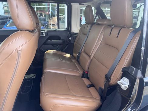 Used 2022 Jeep Wrangler Unlimited Sahara w/ Cold Weather Group AWD/4WD image 18