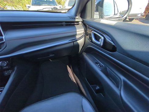 Used 2023 Jeep Compass Trailhawk image 17