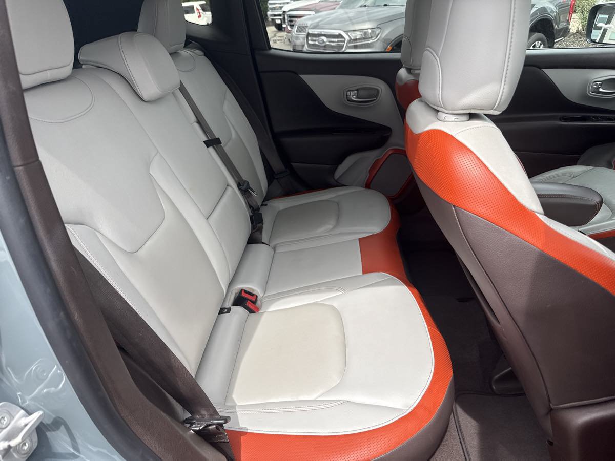 Used 2017 Jeep Renegade Limited AWD/4WD image 17