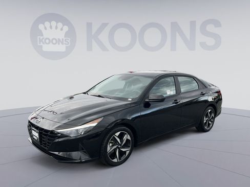Used 2023 Hyundai Elantra SEL w/ Convenience Package image 1