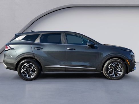 Used 2024 Kia Sportage LX image 5