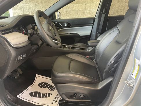 Used 2025 Jeep Compass Limited image 28