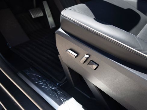 Used 2025 Tesla Cybertruck AWD Crew Cab image 18