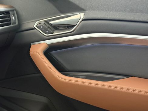 Used 2023 Audi e-tron Premium Plus w/ Premium Plus Package image 23