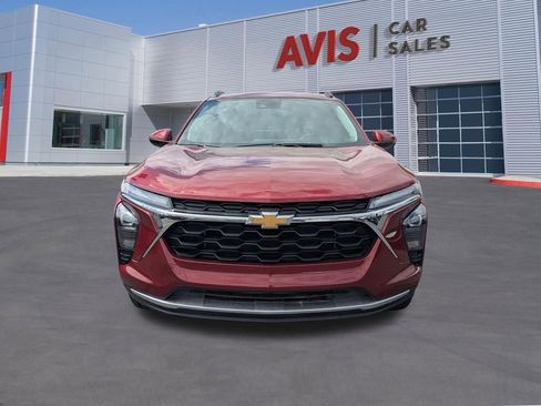 Used 2025 Chevrolet Trax LT w/ LT Convenience Package FWD image 10