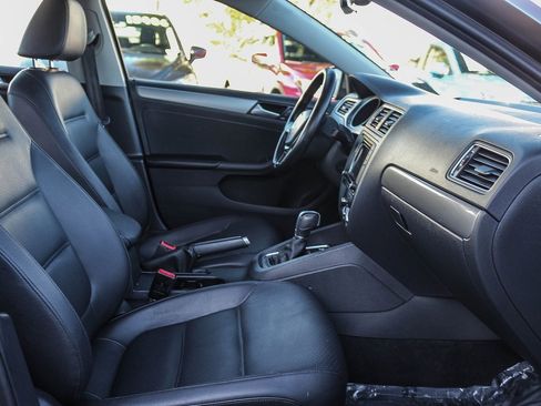 Used 2017 Volkswagen Jetta SE image 17