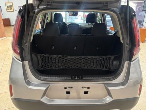 Used 2025 Kia Soul LX w/ LX Technology Package FWD image 9