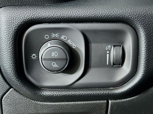 Used 2022 RAM 1500 Big Horn AWD/4WD image 16