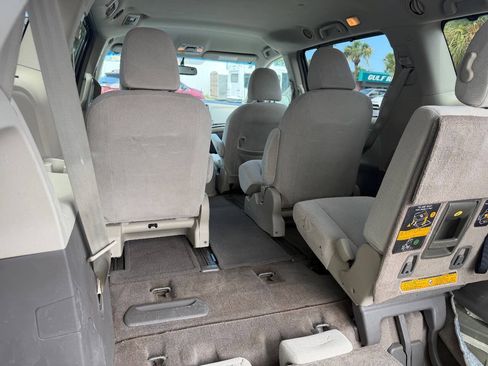Used 2014 Toyota Sienna LE AWD/4WD image 8