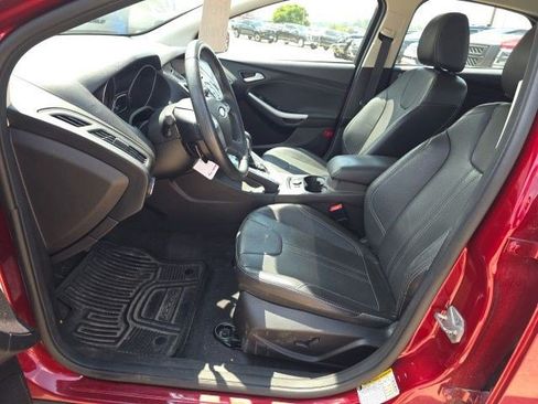 Used 2014 Ford Focus SE w/ Equipment Group 201A FWD image 16