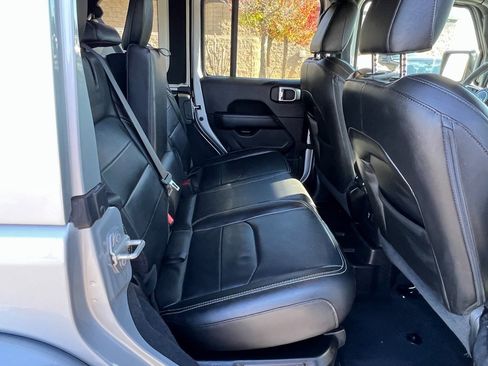 Used 2023 Jeep Wrangler Unlimited Sahara image 17