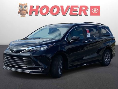 New 2026 Toyota Sienna XLE image 7