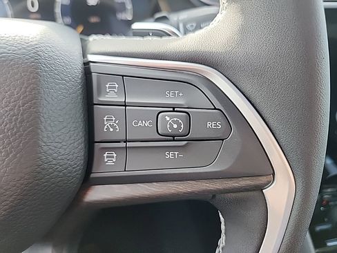 New 2025 Jeep Grand Cherokee L Limited w/ Black Appearance Package image 33