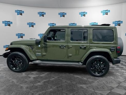 Used 2024 Jeep Wrangler Unlimited Sahara w/ Technology Group AWD/4WD image 2