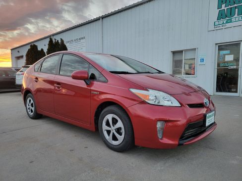 Used 2014 Toyota Prius Two image 1